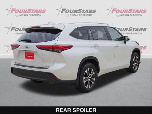 Used 2023 Toyota Highlander XLE FWD image 4