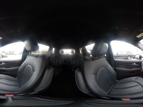 Used 2025 Chrysler Pacifica Select image 45