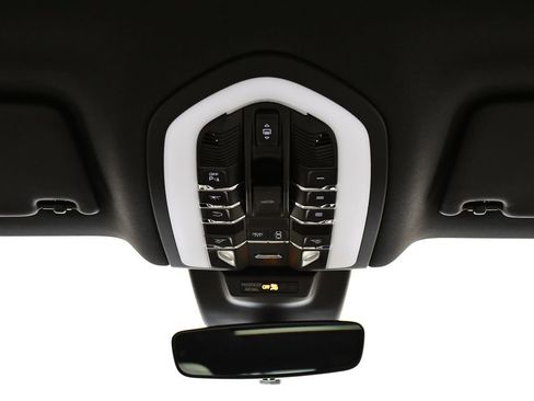 Certified 2025 Porsche Macan image 25