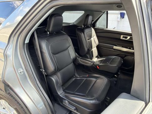 Used 2022 Ford Explorer XLT w/ Equipment Group 202A image 11