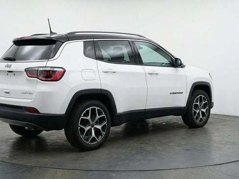 Used 2025 Jeep Compass Limited AWD/4WD image 9