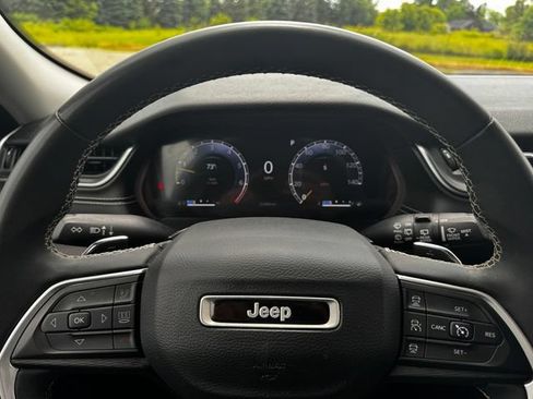 Certified 2023 Jeep Grand Cherokee Laredo AWD/4WD image 22