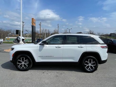 Used 2023 Jeep Grand Cherokee Limited AWD/4WD image 6