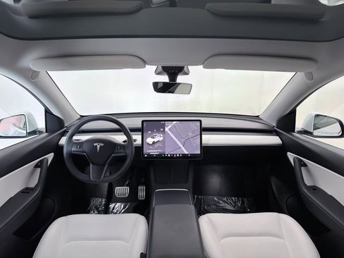 Used 2022 Tesla Model Y Performance image 27