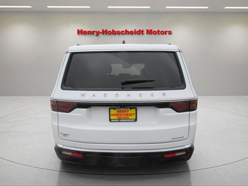 Used 2024 Jeep Wagoneer Series III image 3
