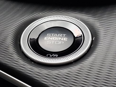 New 2025 Jeep Grand Cherokee Altitude image 17