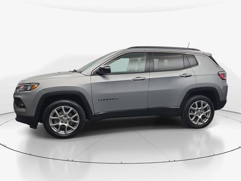 Used 2022 Jeep Compass Latitude AWD/4WD image 5