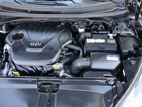 Used 2017 Hyundai Veloster FWD image 37