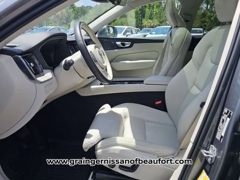 Used 2020 Volvo XC60 T5 Inscription w/ Protection Package Premier AWD/4WD image 3