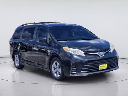 Used 2018 Toyota Sienna LE FWD image 3