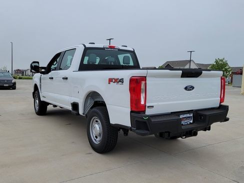 New 2025 Ford F250 XL w/ FX4 Off-Road Package image 5
