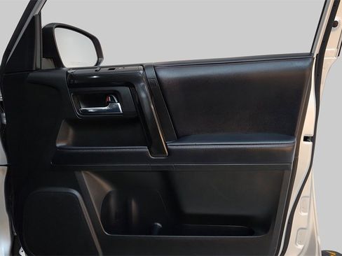 Used 2018 Toyota 4Runner TRD Off-Road image 38