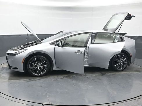 Used 2025 Toyota Prius XLE image 46