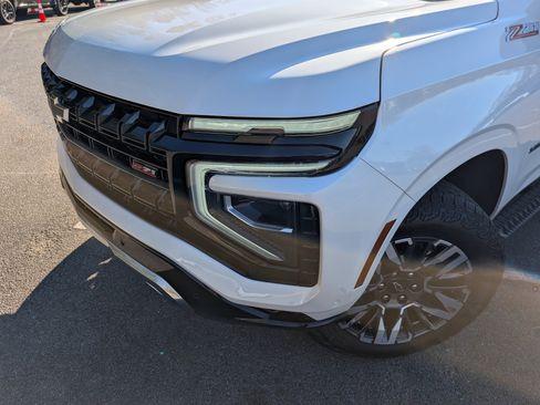 Used 2025 Chevrolet Suburban Z71 w/ Comfort Package image 13