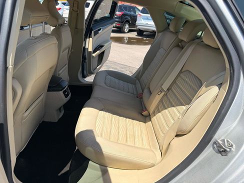 Used 2016 Ford Fusion SE FWD image 11