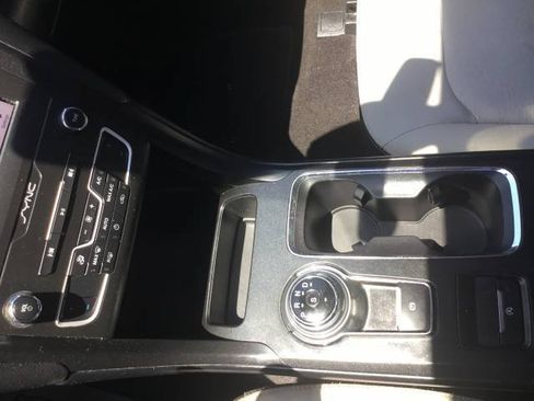 Used 2019 Ford Fusion SE w/ Equipment Group 151A FWD image 18