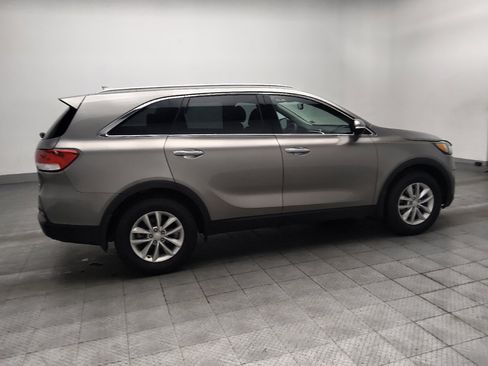 Used 2018 Kia Sorento FWD image 10