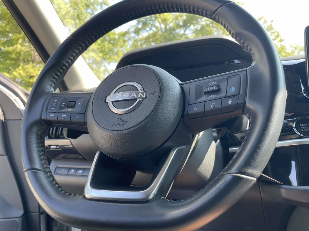 Used 2025 Nissan Pathfinder SV FWD image 29