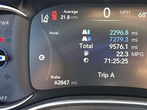 Used 2023 Chrysler Pacifica Touring-L FWD image 11