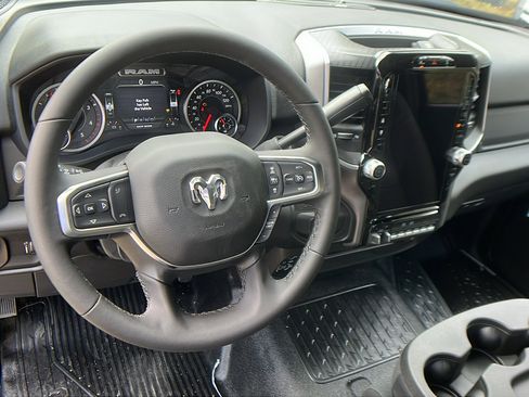 New 2025 RAM 5500 4x4 Regular Cab image 18