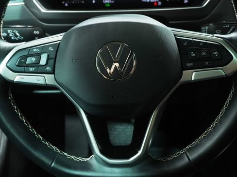 Used 2024 Volkswagen Tiguan SE AWD/4WD image 17