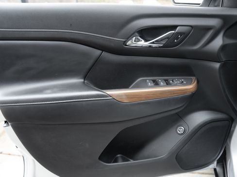 Used 2019 GMC Acadia SLE image 16