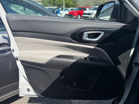 Used 2025 Jeep Compass Limited image 18