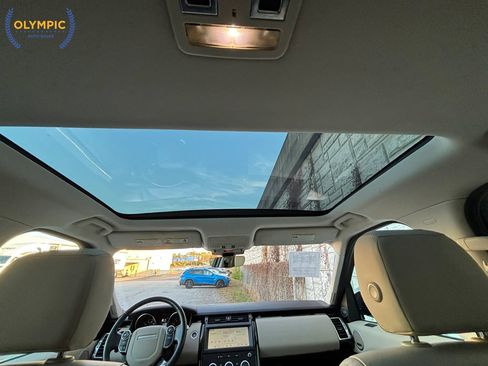 Used 2018 Land Rover Discovery SE image 38