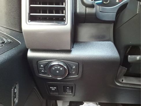Used 2019 Ford F150 XLT w/ Equipment Group 302A Luxury AWD/4WD image 13