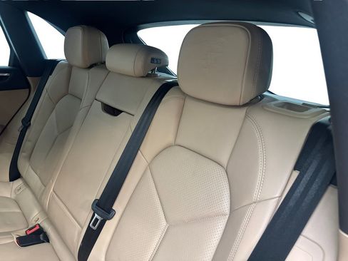 Used 2022 Porsche Macan AWD/4WD image 33