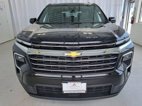 Used 2024 Chevrolet Traverse LT FWD image 3