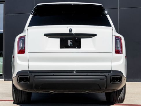 Used 2024 Rolls-Royce Cullinan Black Badge image 10