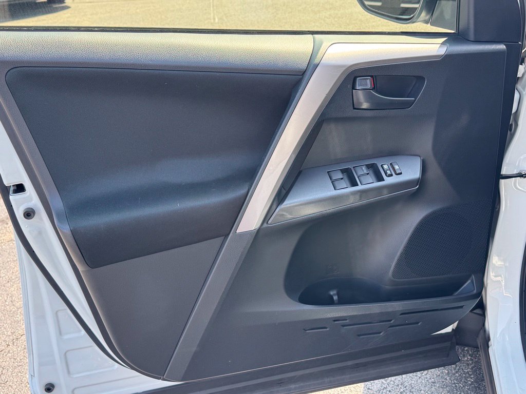 Used 2018 Toyota RAV4 LE w/ All Weather Liner Package AWD/4WD image 32
