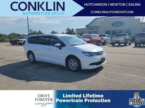 Used 2023 Chrysler Voyager LX FWD image 1
