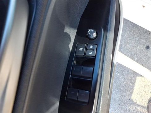 Used 2025 Toyota Camry Hybrid image 19