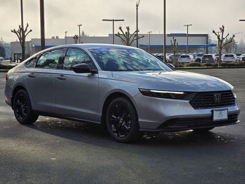 Certified 2025 Honda Accord SE image 3