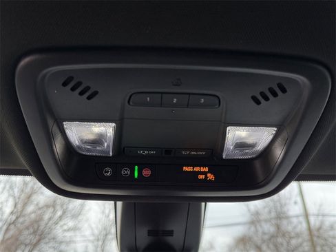 Used 2024 Chevrolet Traverse LT image 20