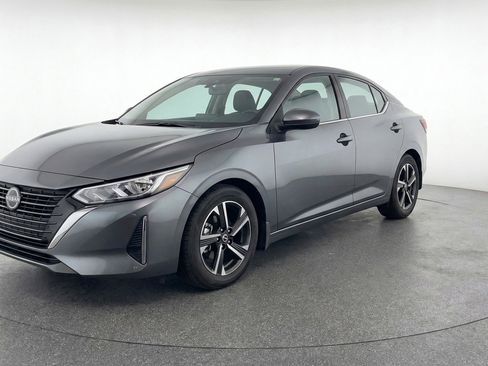 Used 2025 Nissan Sentra SV image 3