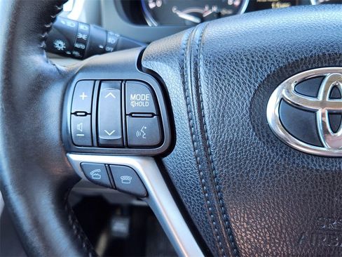 Used 2015 Toyota Highlander XLE image 20