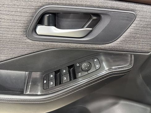 Used 2023 Nissan Rogue SV FWD image 17