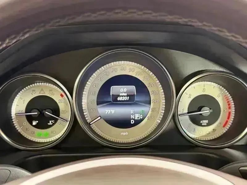 Used 2014 Mercedes-Benz E 250 BlueTEC 4MATIC Sedan image 43