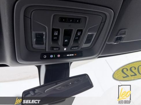 Used 2022 Chevrolet Silverado 1500 LTZ w/ LTZ Premium Package AWD/4WD image 15