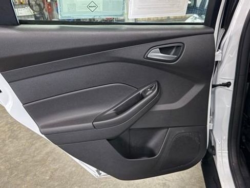 Used 2017 Ford Focus SE FWD image 21