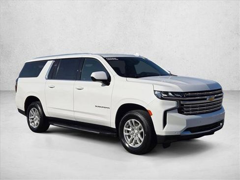 Used 2023 Chevrolet Suburban LT image 3