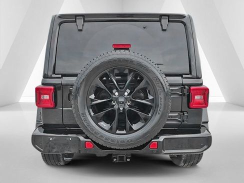 Used 2021 Jeep Wrangler Unlimited Sahara AWD/4WD image 6