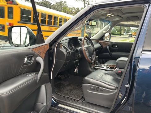 Used 2017 INFINITI QX80 4WD w/ Driver Assistance Package image 23