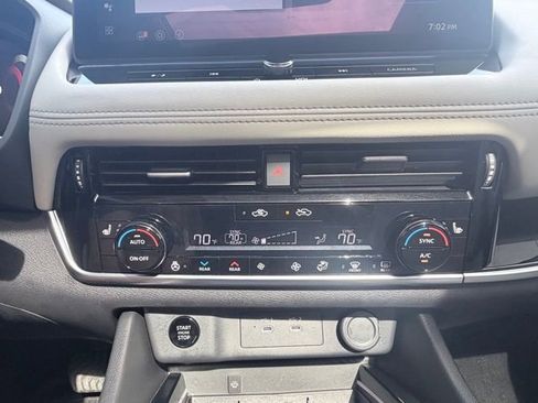 Certified 2025 Nissan Rogue SL w/ SL Premium Package image 15