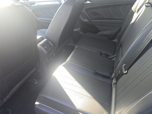 Used 2022 Volkswagen Tiguan SE image 9