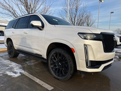 Used 2023 Cadillac Escalade Sport Platinum w/ LPO, ONYX Package image 2