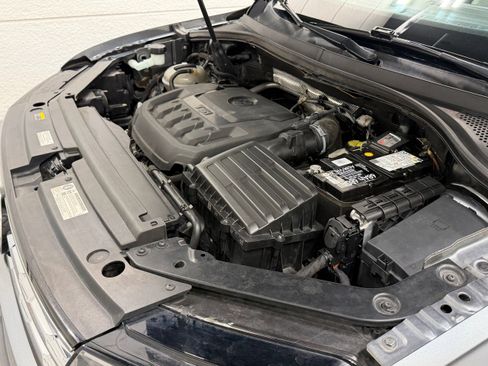 Used 2018 Volkswagen Tiguan SEL FWD image 46